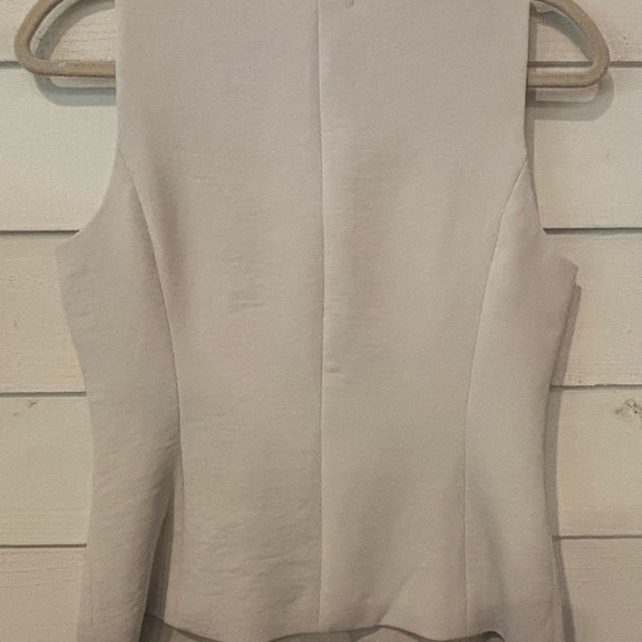 House of Harlow 1960 NWT Cream Sleeveless button down vest in size 6 - Picture 5 of 11